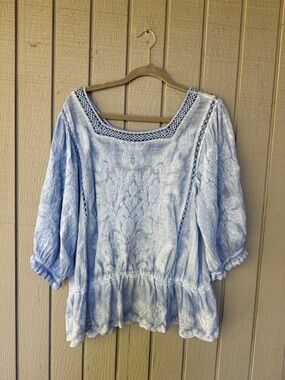 Women”s Democracy Blue Lace Top Size XL